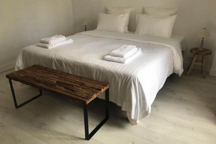Room 3 of 16