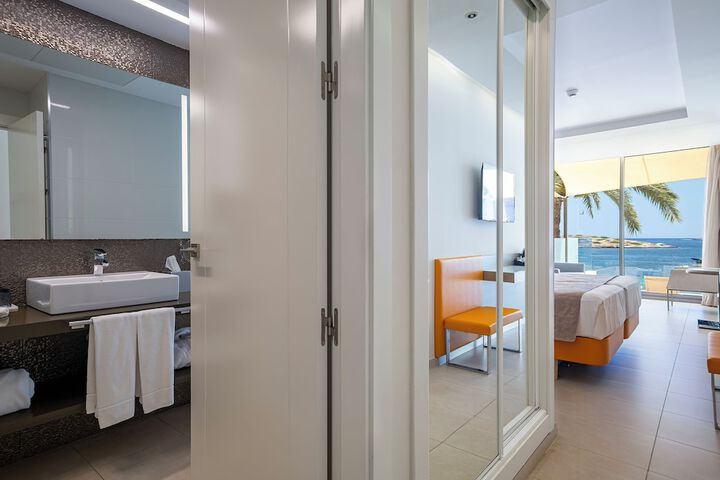 Room 21 of 149