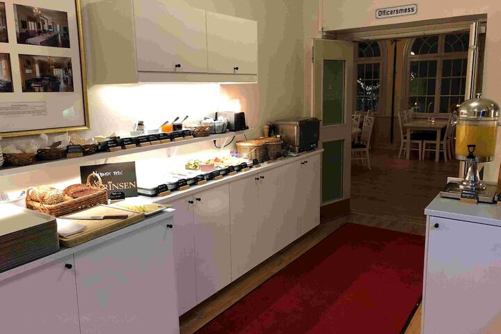 Dining 70 of 84