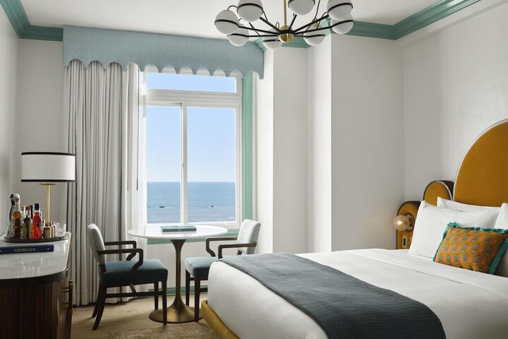 Room 44 of 115