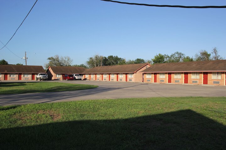 Lakeside Inn & Suites