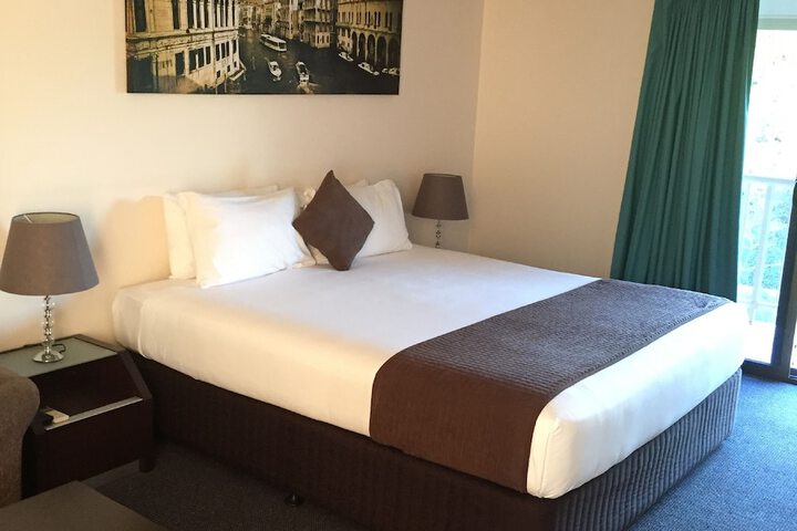 Room 18 of 83