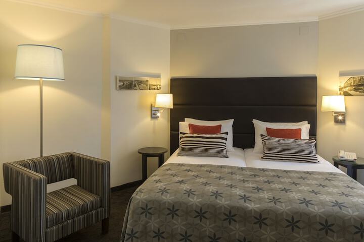 Room 20 of 99
