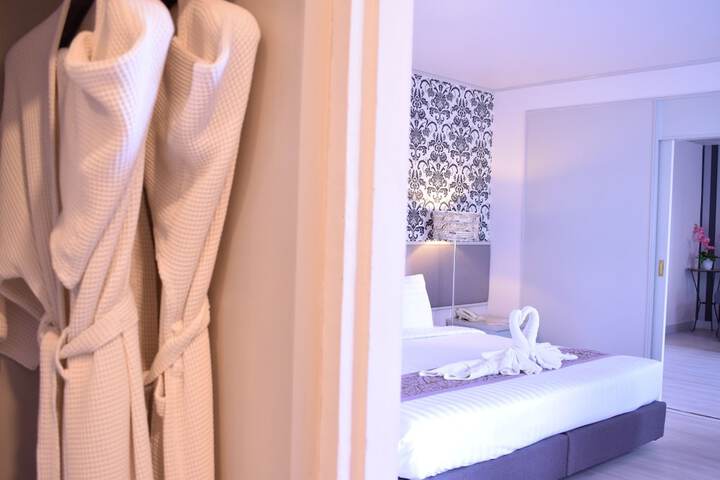 Room 42 of 100