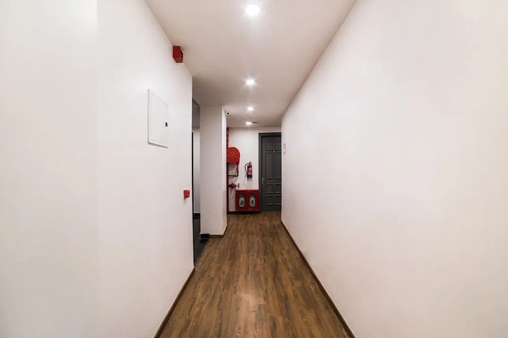 Room 13 of 18