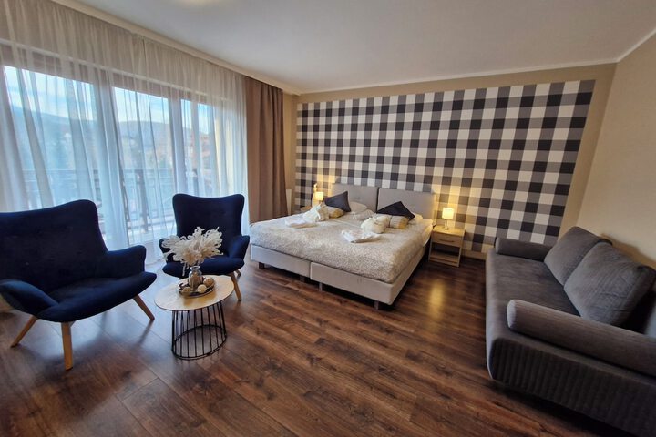 Room 6 of 15