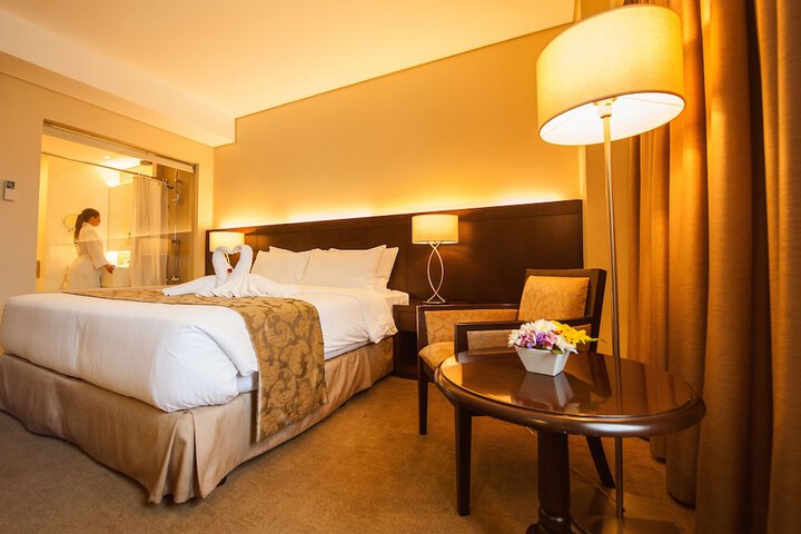 Room 3 of 104