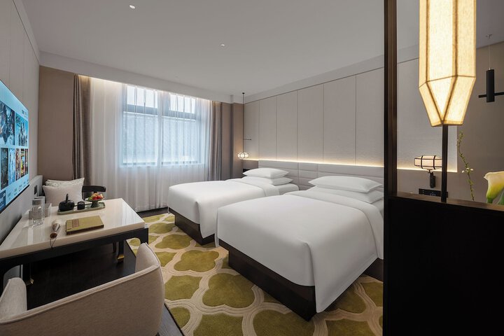 Room 10 of 40