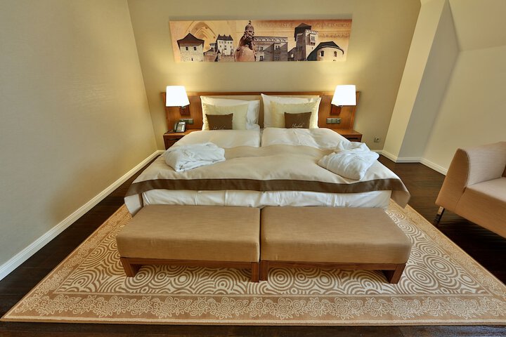 Room 8 of 50