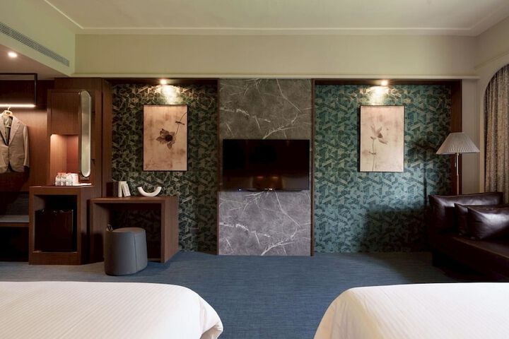 Room 28 of 80