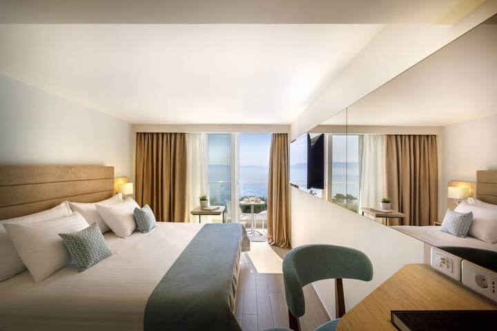 Room 4 of 94