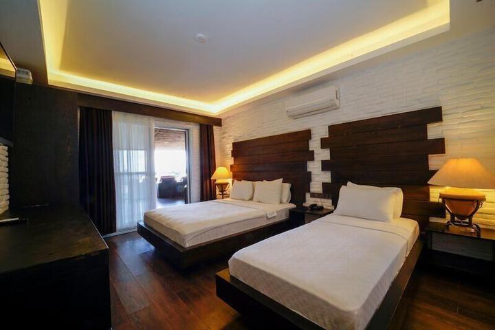 Room 42 of 169