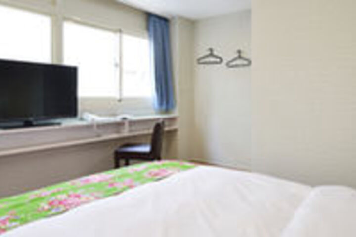 Room 8 of 30