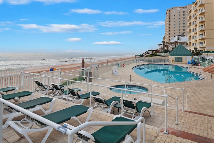 Sundeck 78 of 88