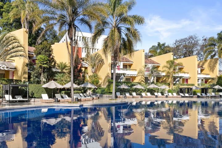 Pool Hotel