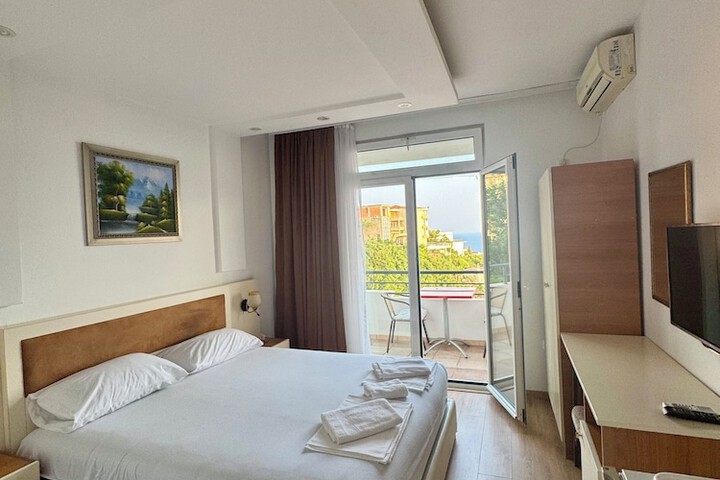 Room 14 of 96