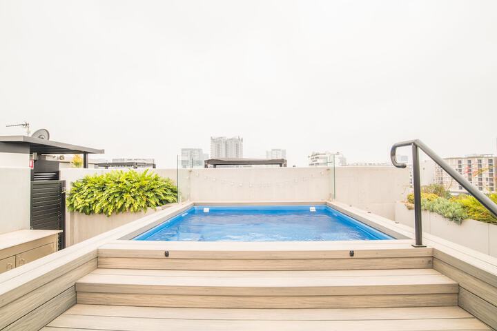 Pool 21 of 25