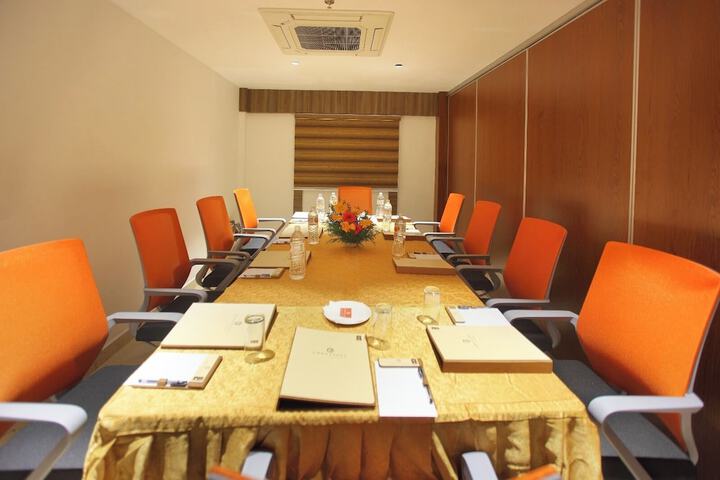 Ballroom/Hall 14 of 17