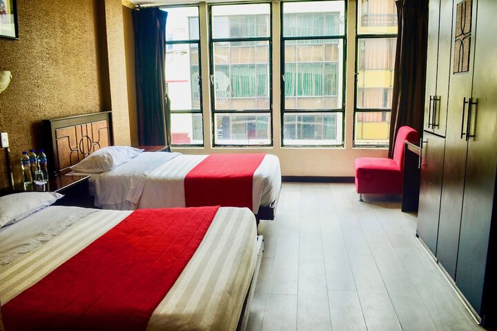 Room 10 of 33