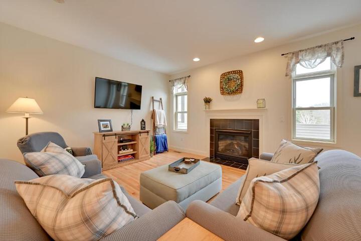 Bright Condo w / Community Perks: Near Ski Quechee!
