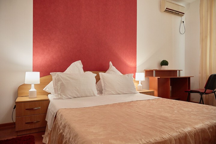 Room 17 of 230