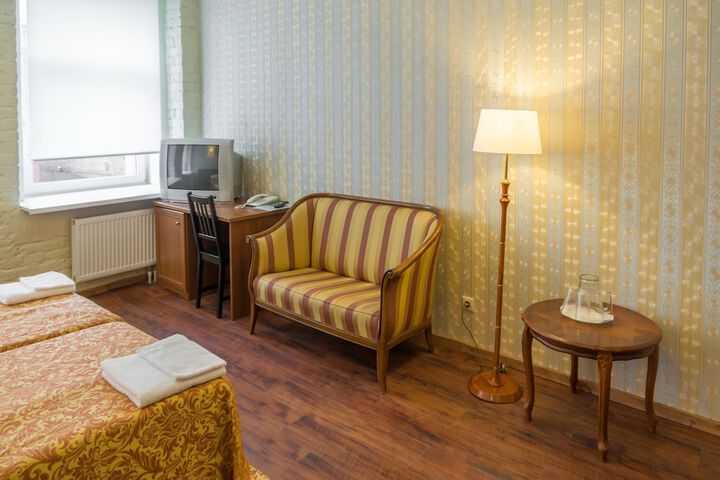 Room 7 of 33