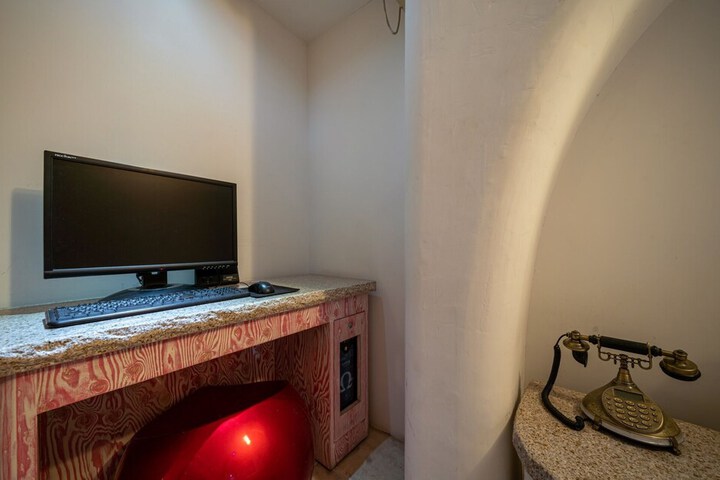 Room 45 of 61