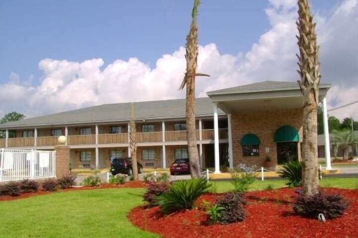 Emerald Sands Inn in Milton, FL