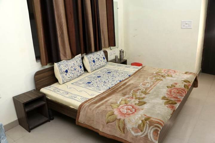 Room 2 of 16