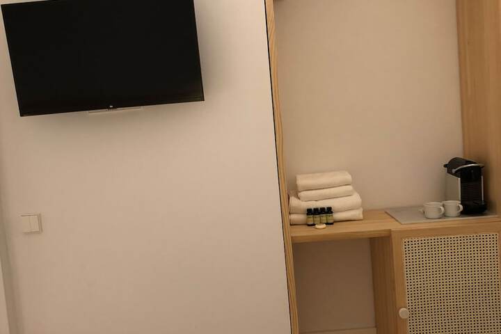 Room 28 of 61