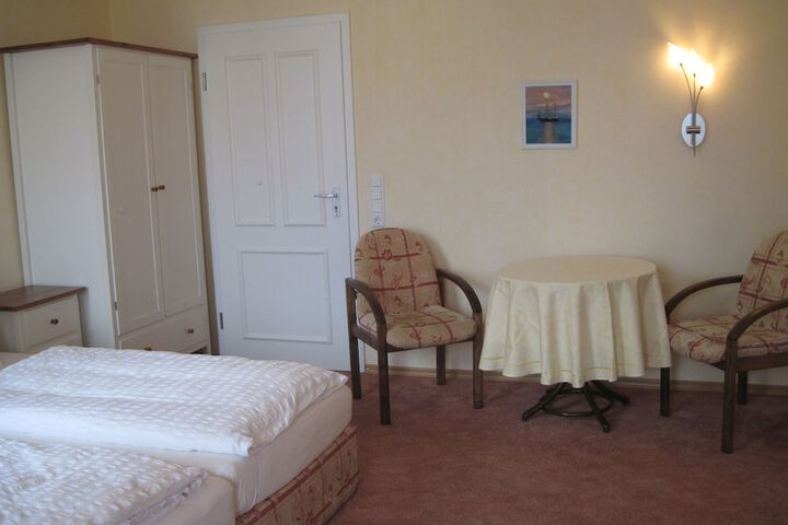 Room 3 of 35