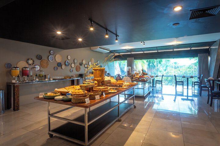 Breakfast/Coffee Service 106 of 132