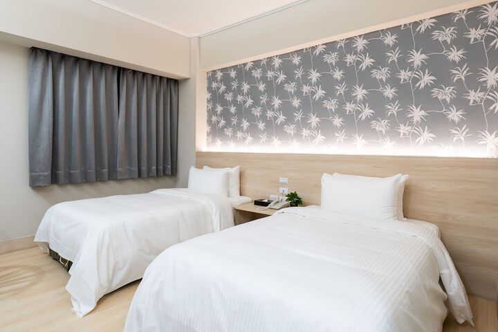 Room 13 of 21