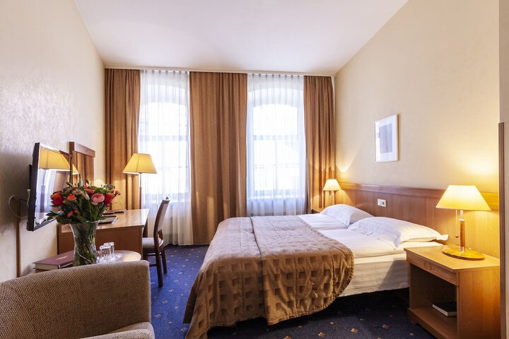 Room 37 of 122