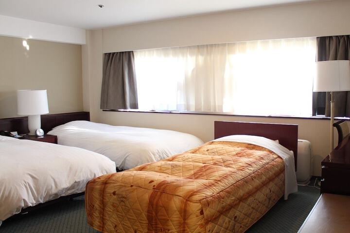 Room 9 of 20