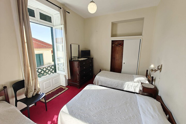 Room 25 of 141