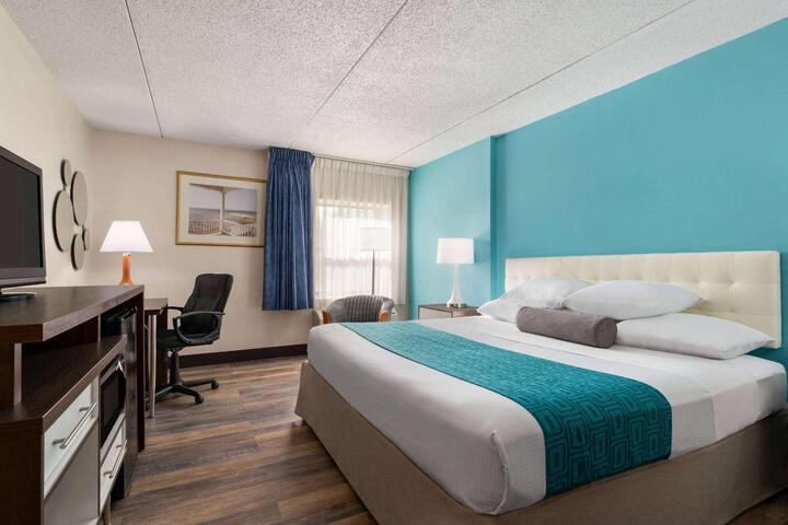 1 King Bed (3 of 5)