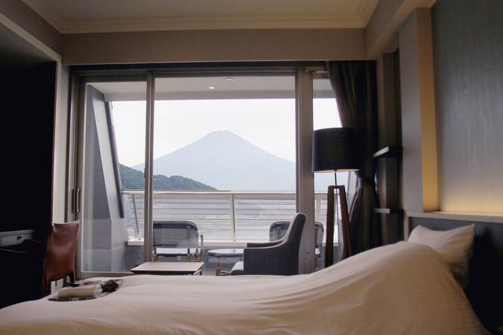 Room 18 of 127