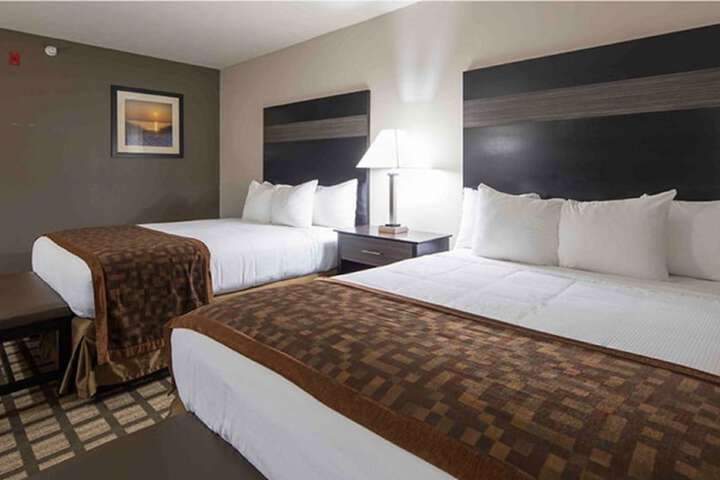 2 Queen Beds Annex Building Exterior Entrance No Elevator Accessible Microwave and Refrigerator WiFi Full Breakfast (13 of 15)