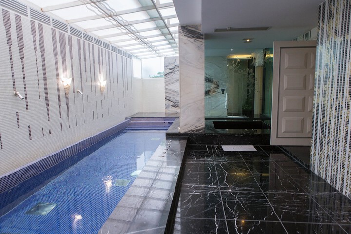 Pool 76 of 81