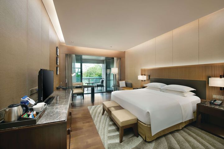 Room 16 of 90