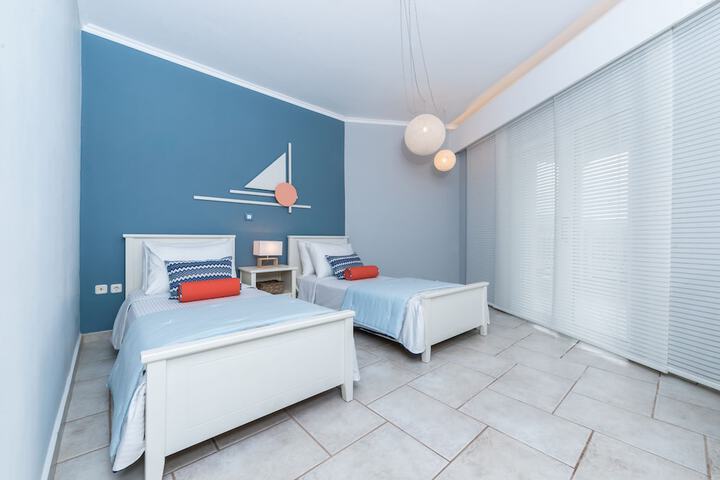 Room 15 of 122
