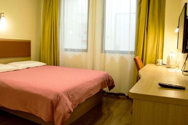 Room 6 of 42