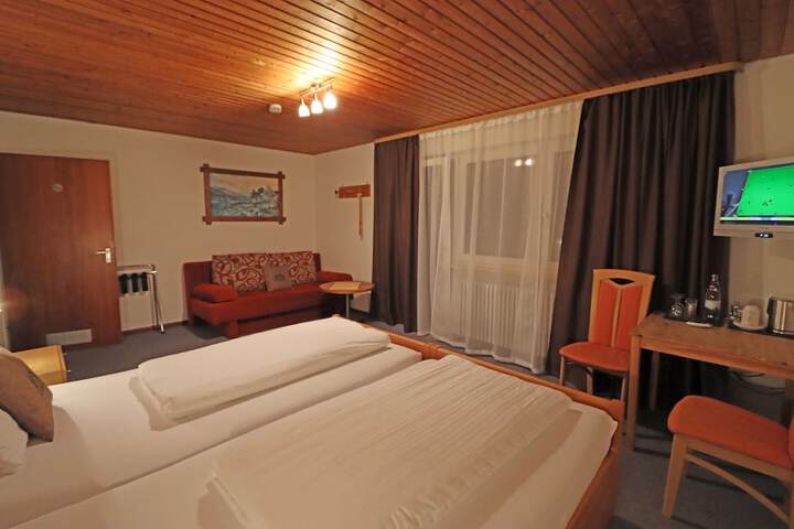 Room 44 of 121
