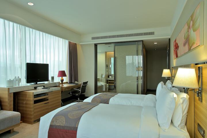 Room 14 of 48