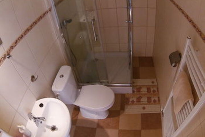 Room 2 of 69