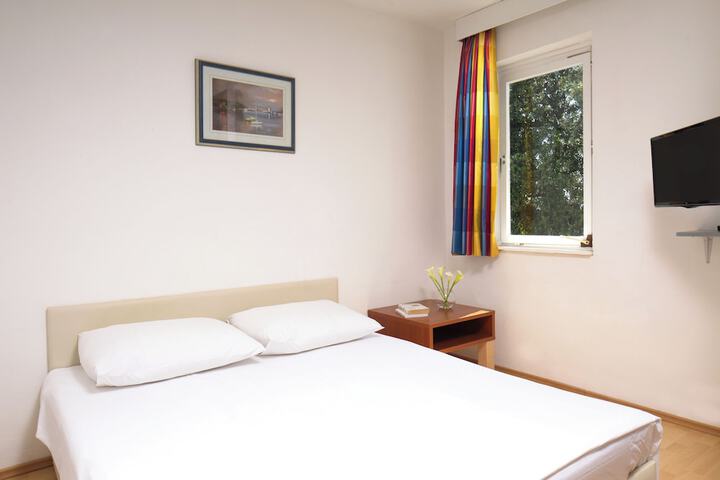 Room 7 of 57