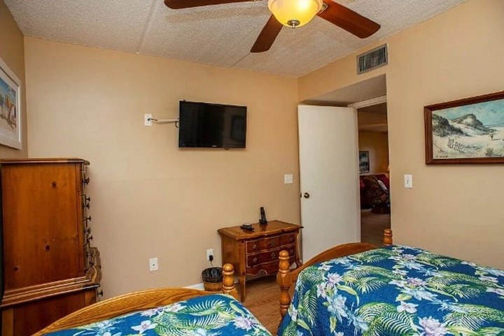 Room 5 of 16