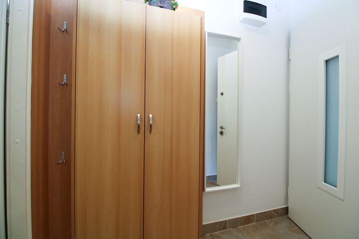 Room 9 of 15