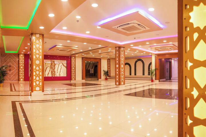 Ballroom/Hall 32 of 43